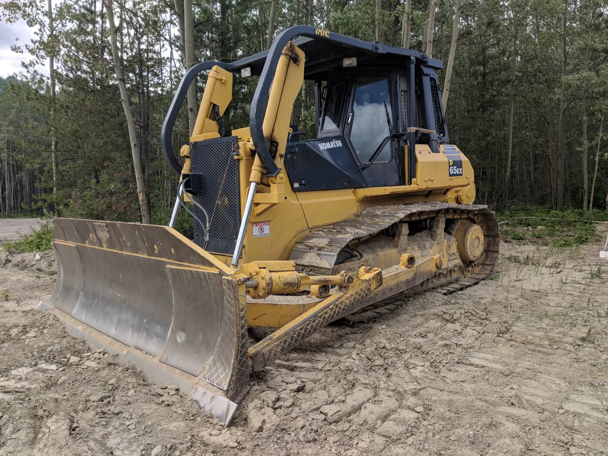 Komatsu D65 dozer
